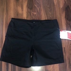 New Athleta 5” Chaturanga Short